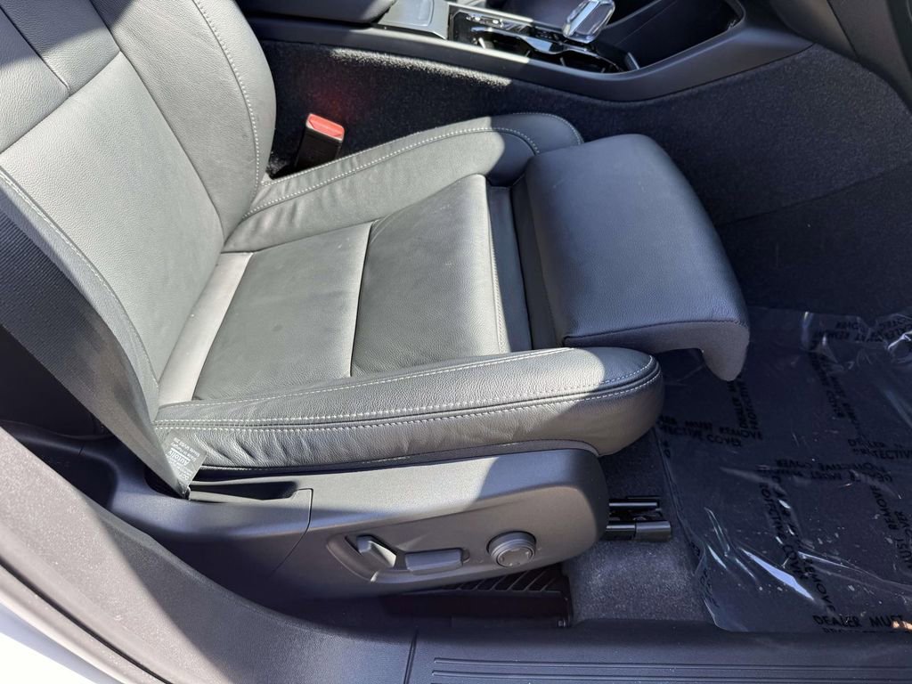 Used 2024 Volvo XC40 B5 Plus w/ Climate Package AWD/4WD image 14