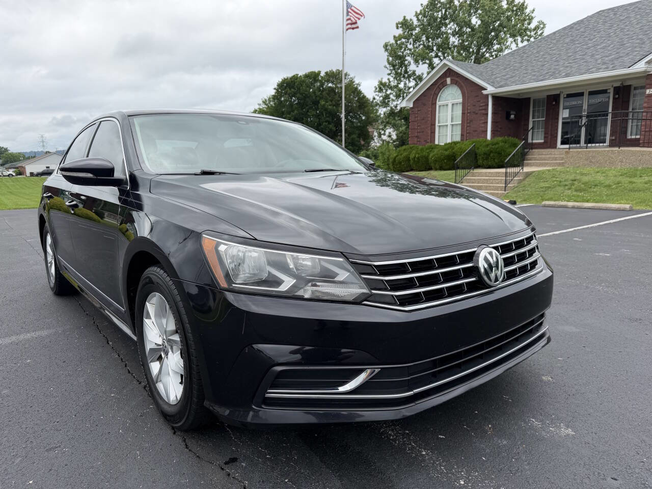 Used 2017 Volkswagen Passat 1.8T S FWD image 9