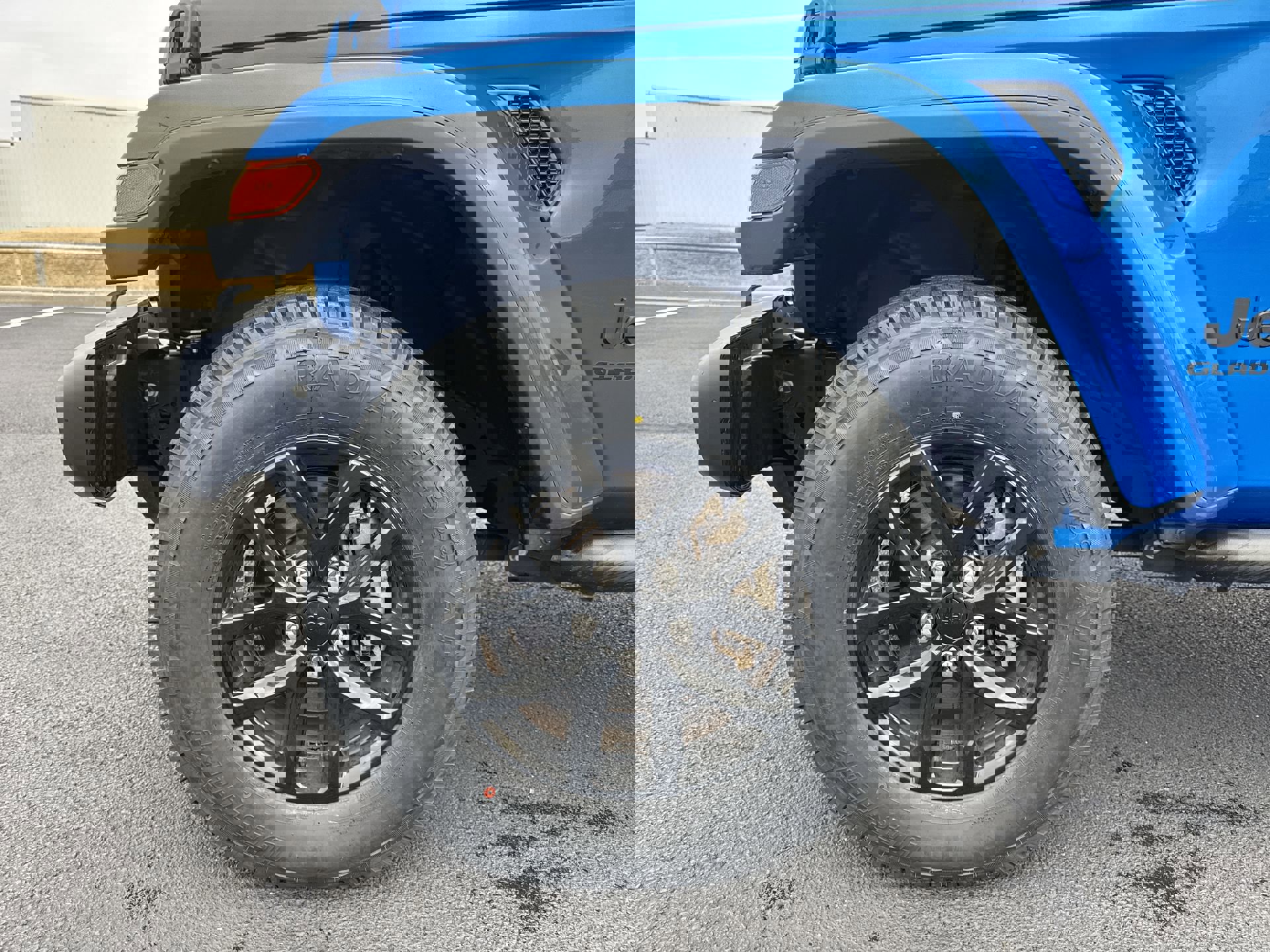 Used 2021 Jeep Gladiator Sport image 10