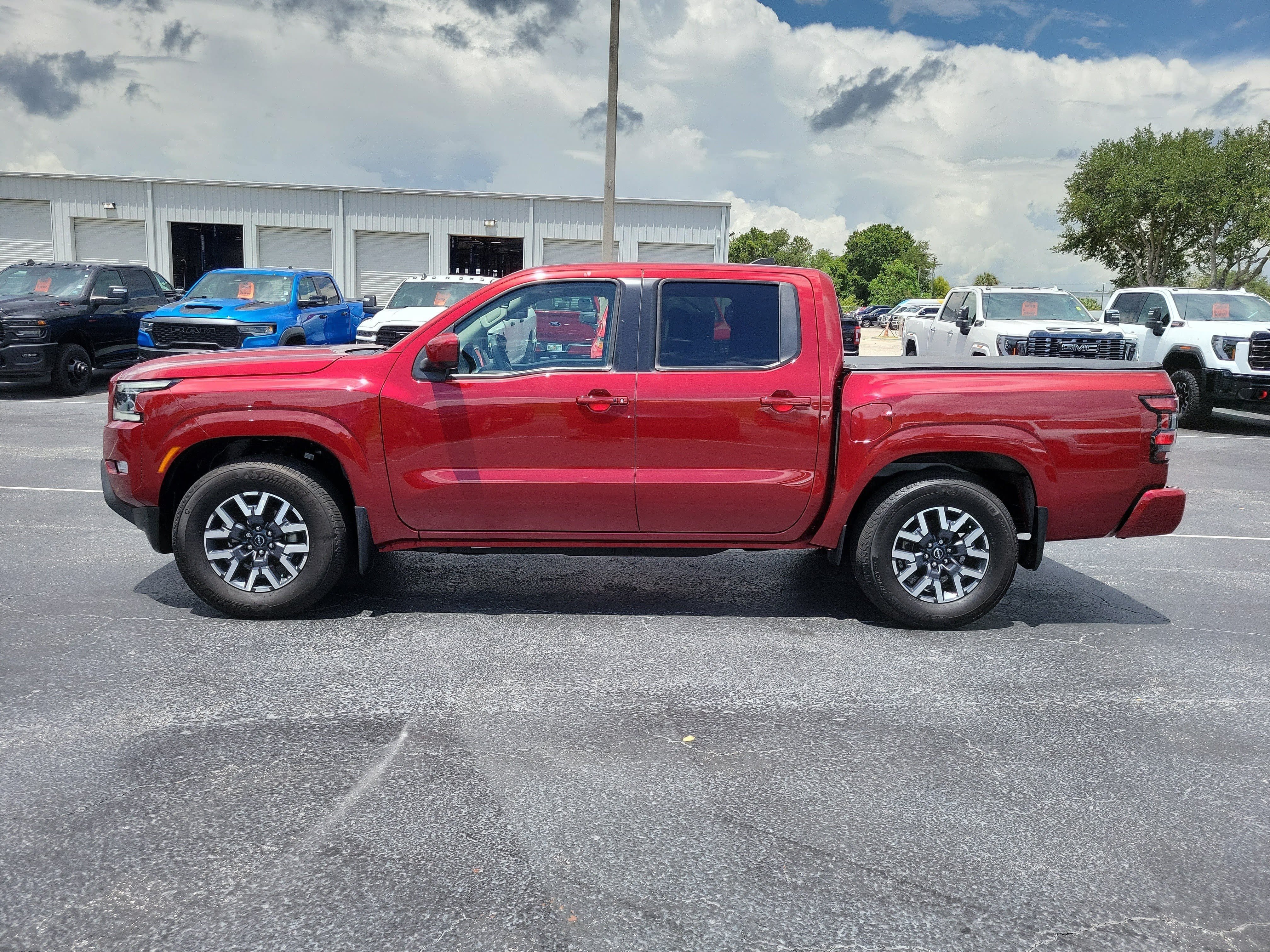 Used 2024 Nissan Frontier SL w/ Technology Package RWD image 6