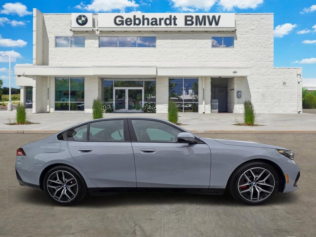 New 2026 BMW i5 eDrive40 w/ M Sport Package AWD/4WD image 4