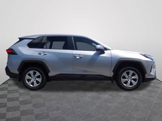 Used 2023 Toyota RAV4 LE AWD/4WD image 4