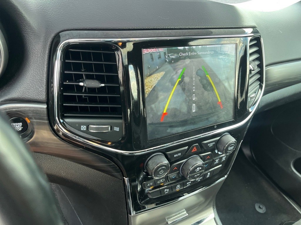 Used 2021 Jeep Grand Cherokee Laredo X image 11