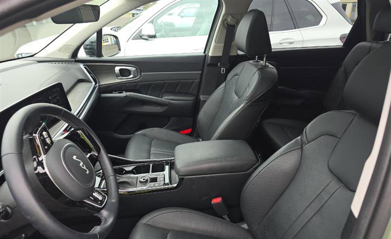 Used 2025 Kia Sorento SX image 7