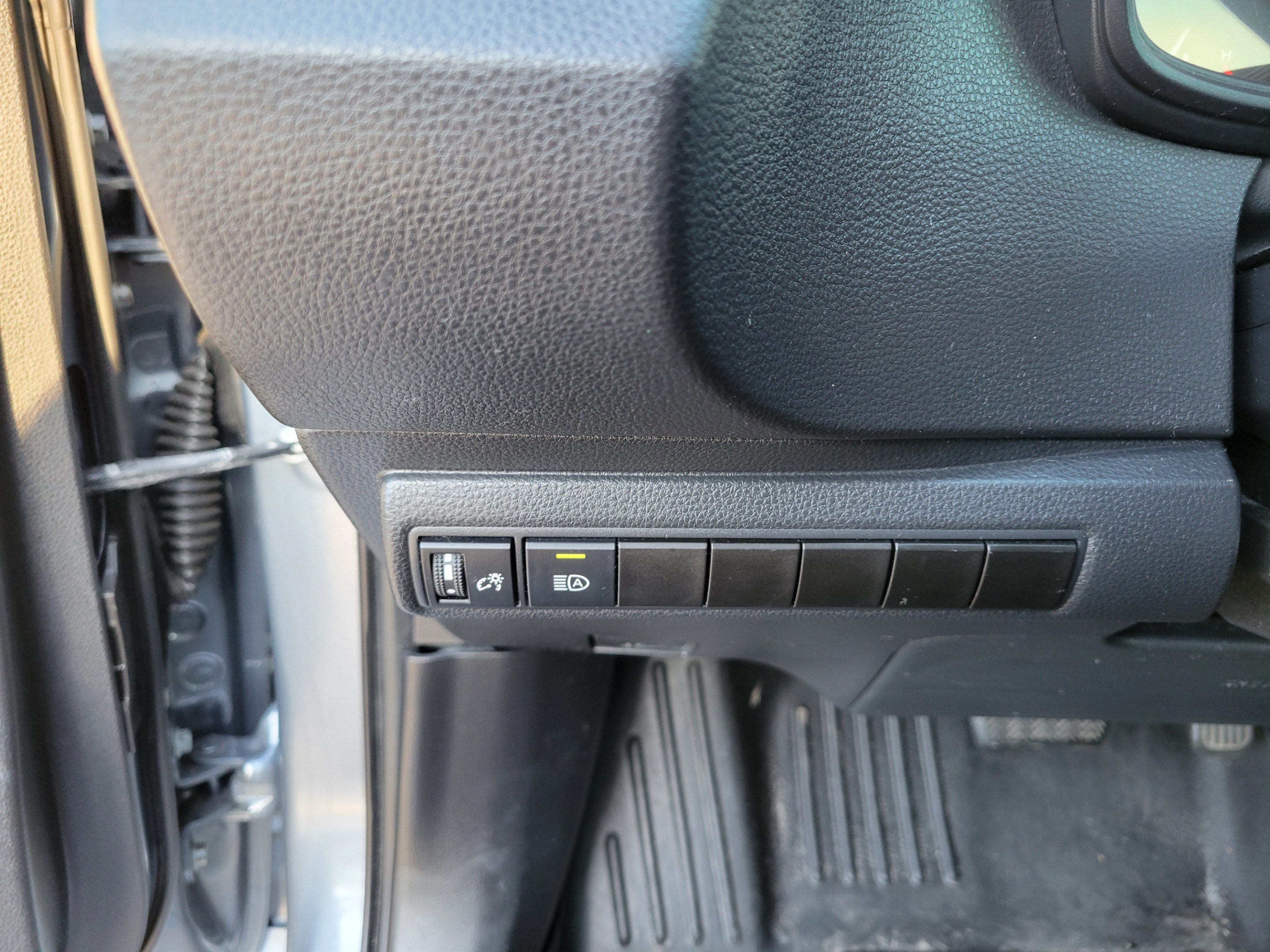 Used 2021 Toyota Corolla LE FWD image 25