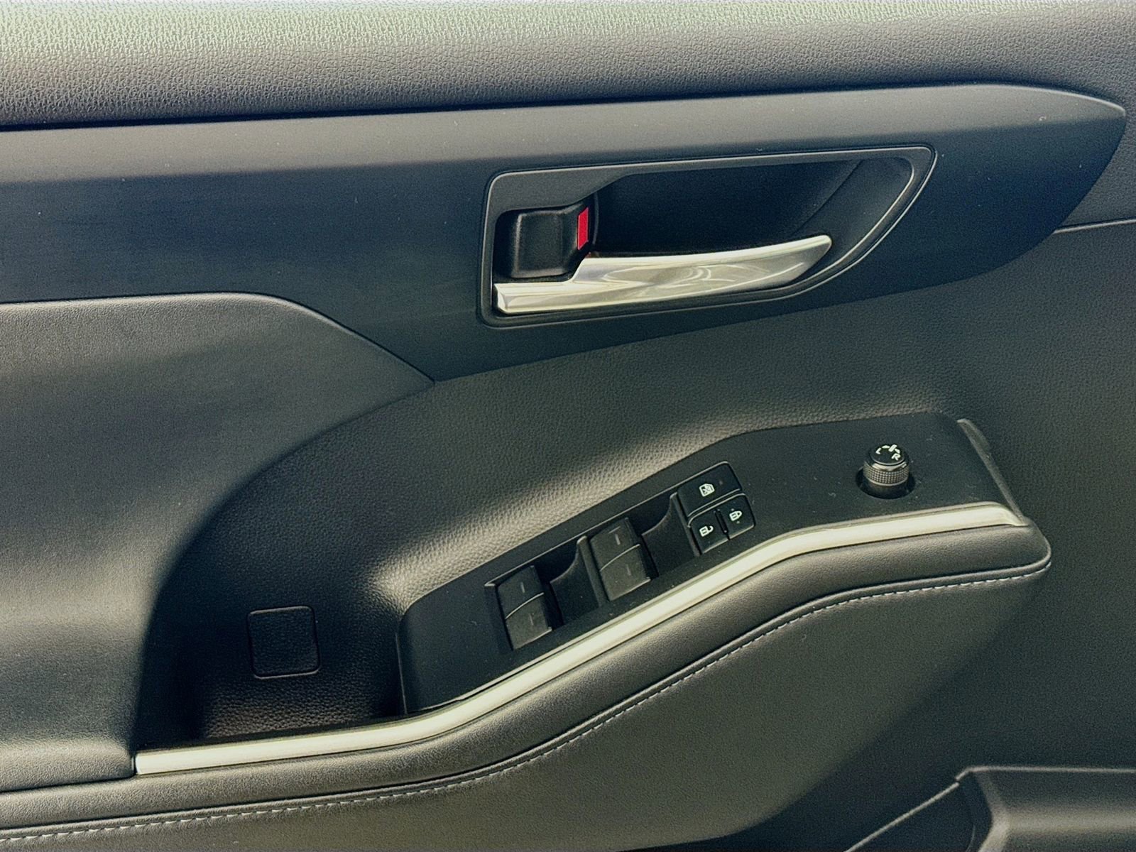 Used 2022 Toyota Highlander XLE AWD/4WD image 15