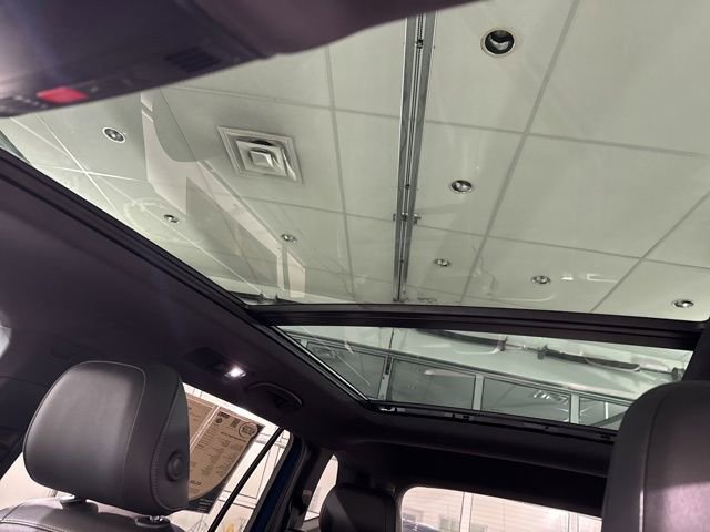 Used 2018 Volkswagen Tiguan SEL FWD image 23