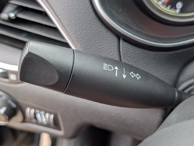Used 2021 Jeep Cherokee Trailhawk AWD/4WD image 30