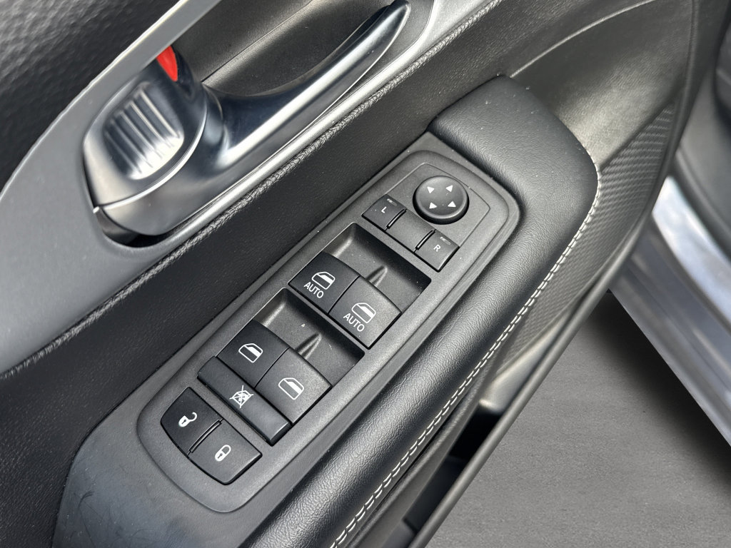 Used 2022 Chrysler Pacifica Touring-L w/ S Appearance Package FWD image 18