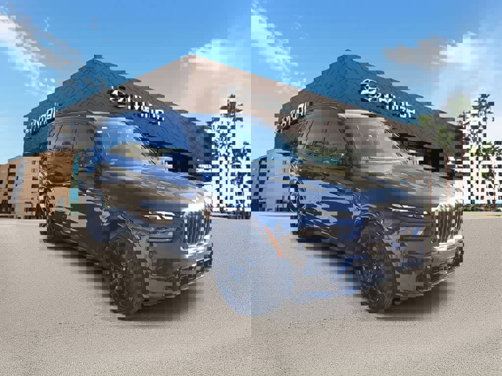 Used 2024 BMW X7 M60i w/ Executive Package image 4