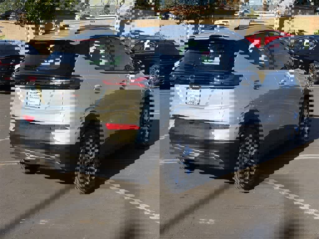 Used 2023 Chevrolet Bolt EUV LT w/ Convenience Package image 6