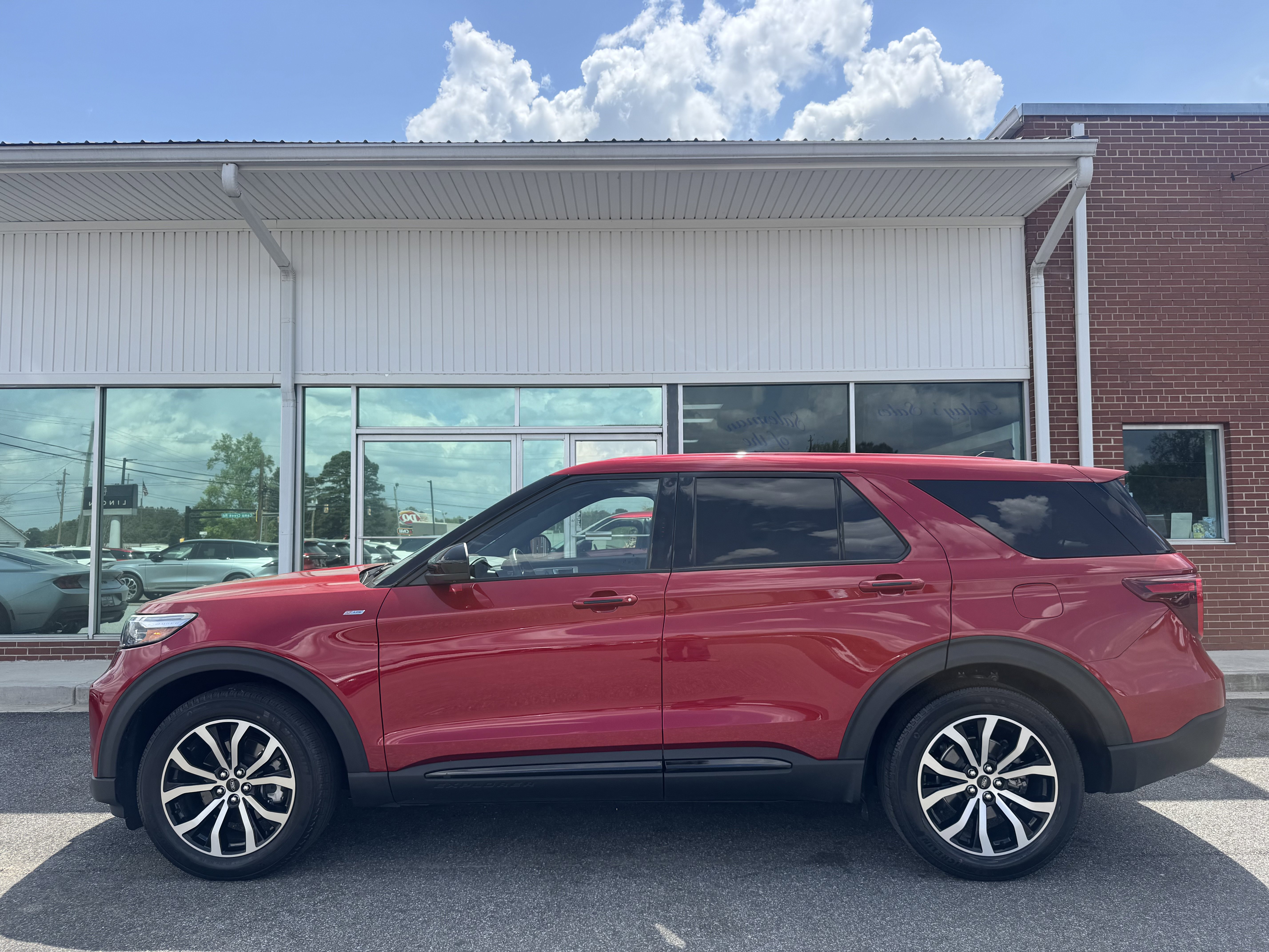Used 2022 Ford Explorer ST-Line image 1