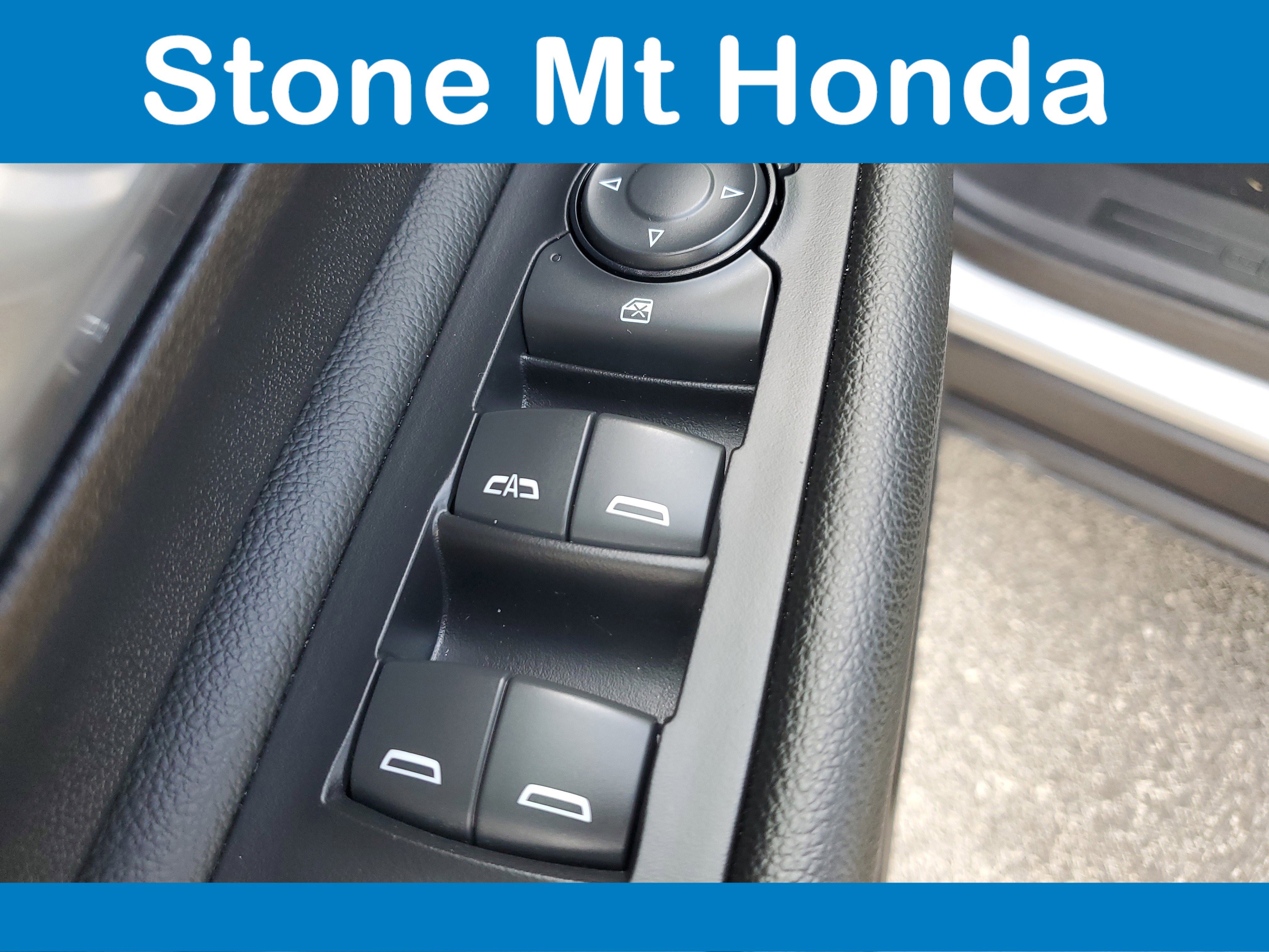 Used 2024 GMC Terrain SLT image 23