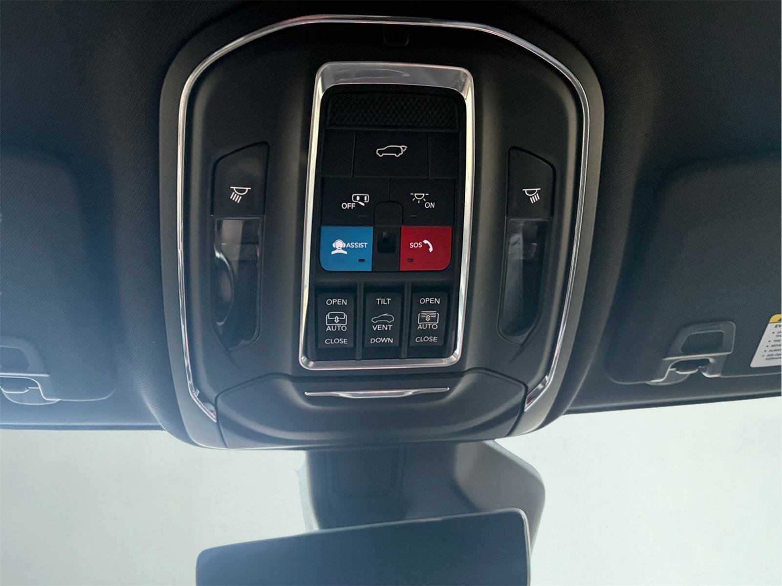 Used 2024 Jeep Grand Cherokee L Limited w/ Luxury Tech Group II image 22