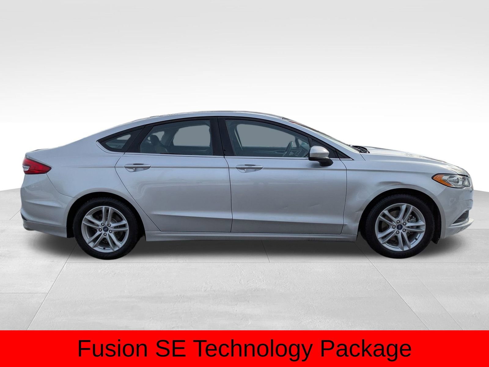 Used 2018 Ford Fusion SE w/ Fusion SE Technology Package image 5