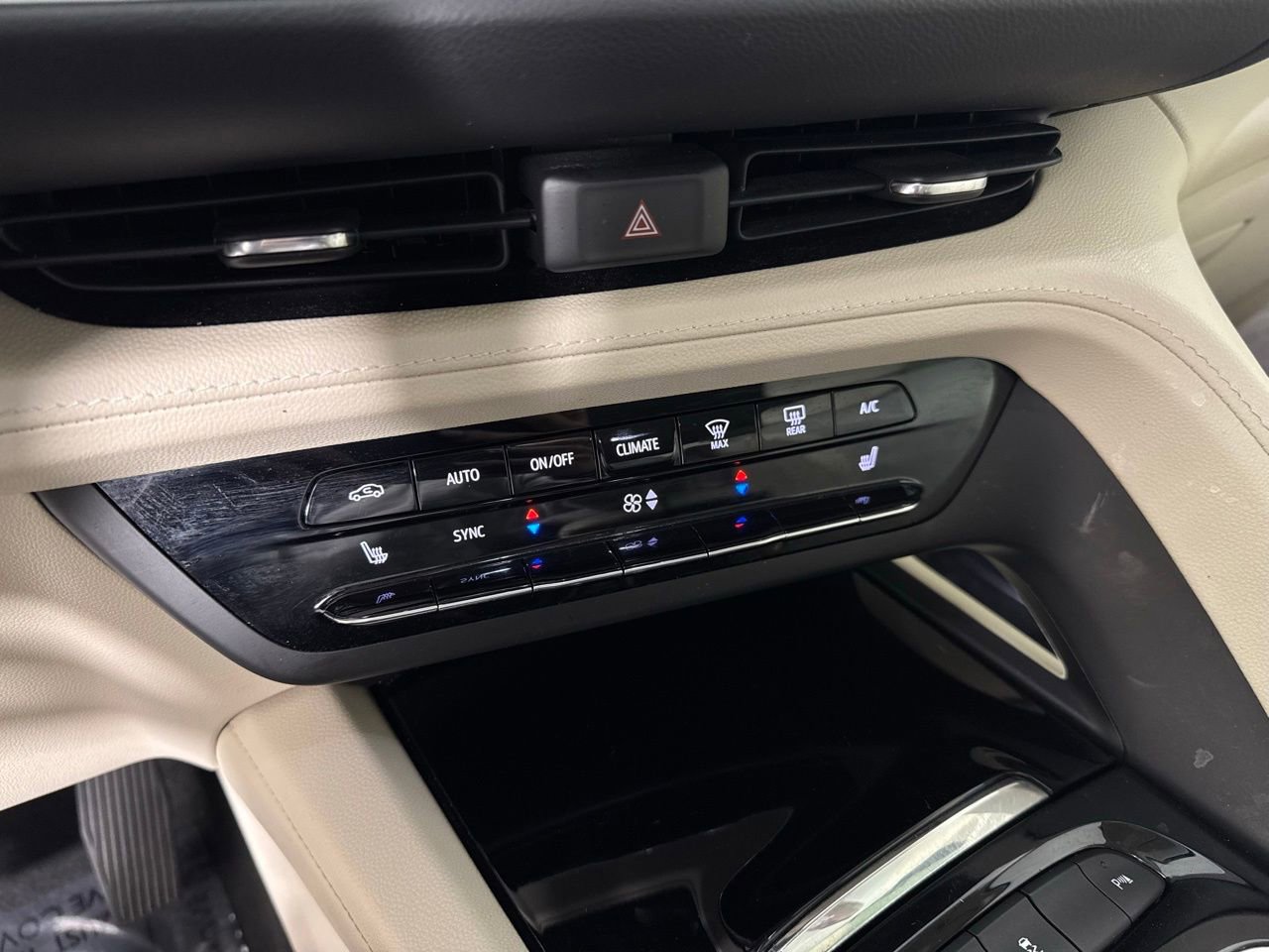 Used 2023 Buick Envision Preferred FWD image 18