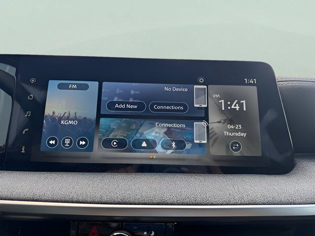 Certified 2025 Nissan Kicks SV w/ Charging Package FWD image 17