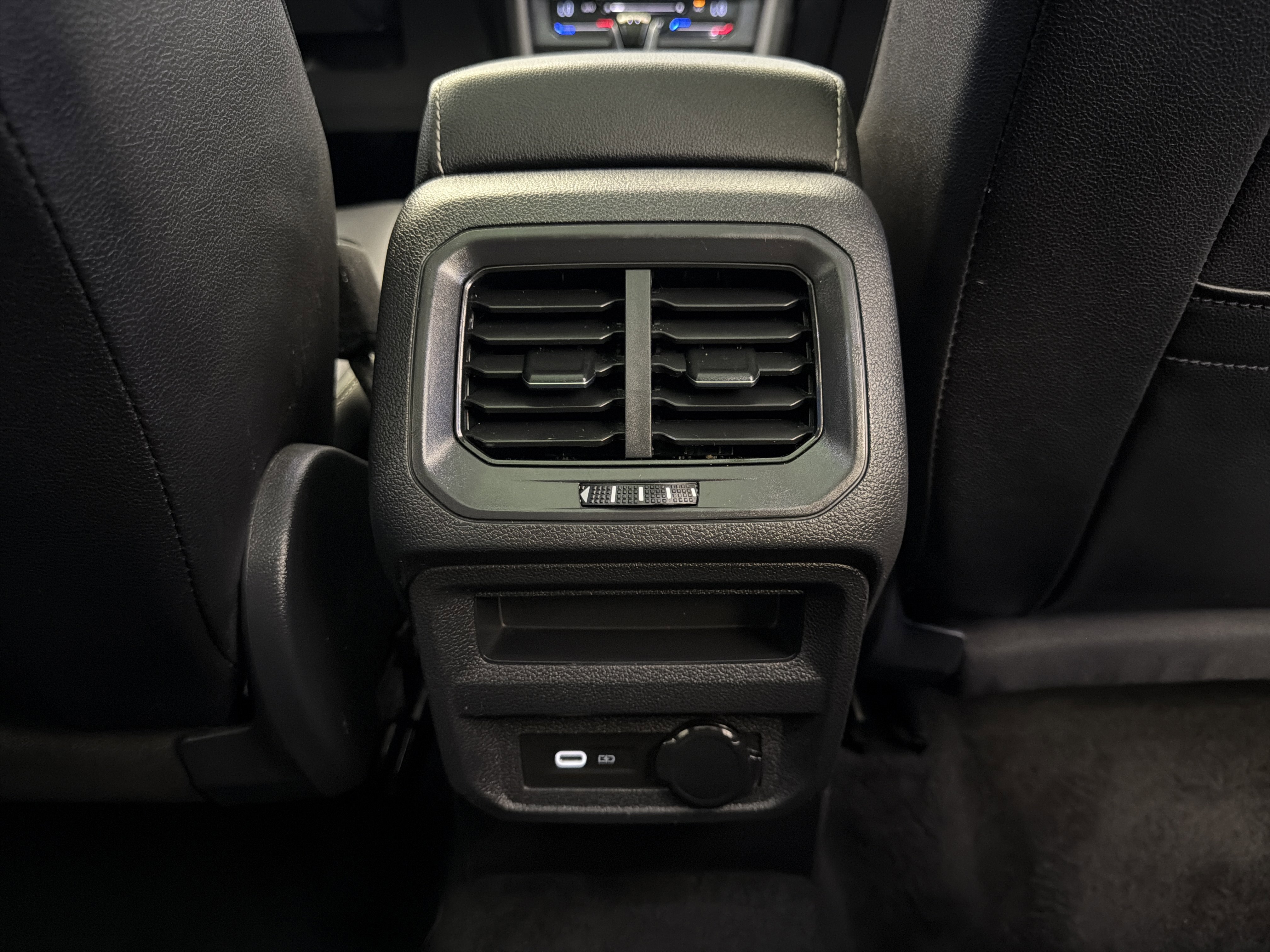 Used 2023 Volkswagen Tiguan SE w/ Panoramic Sunroof Package FWD image 28