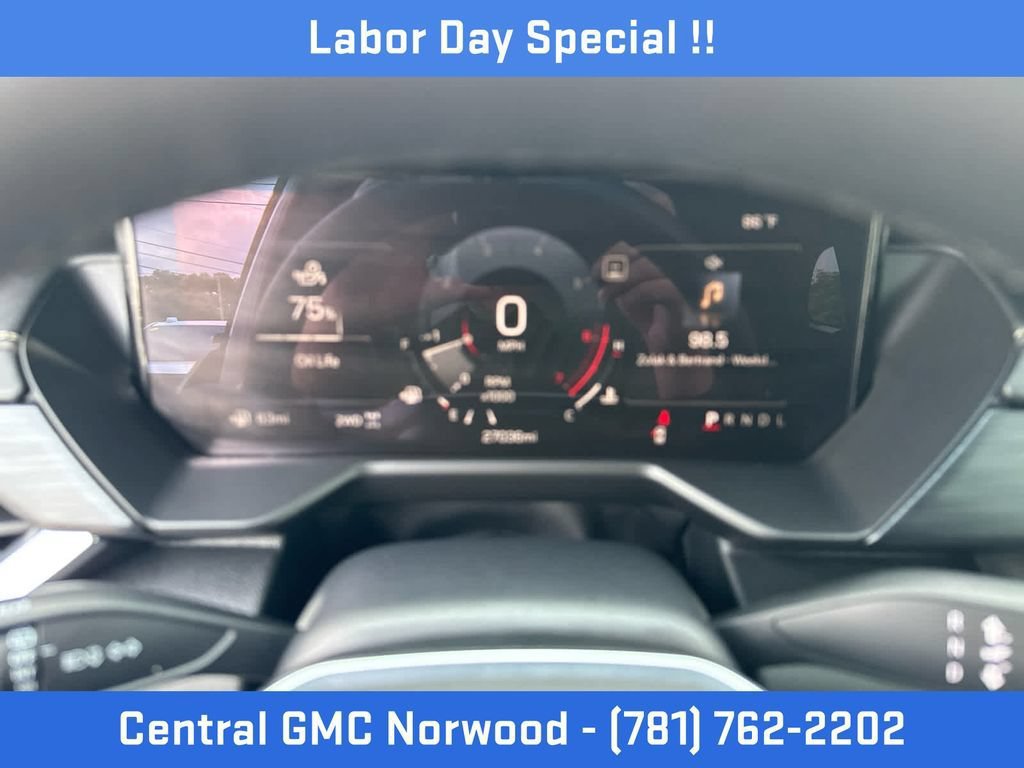 Certified 2025 GMC Acadia Elevation AWD/4WD image 17