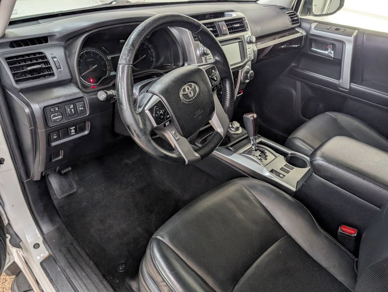 Used 2017 Toyota 4Runner Limited AWD/4WD image 8
