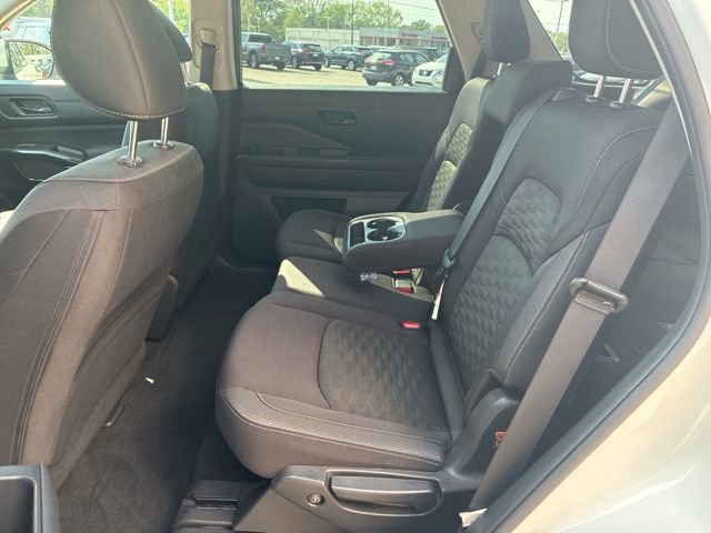 Used 2024 Nissan Pathfinder SV image 15