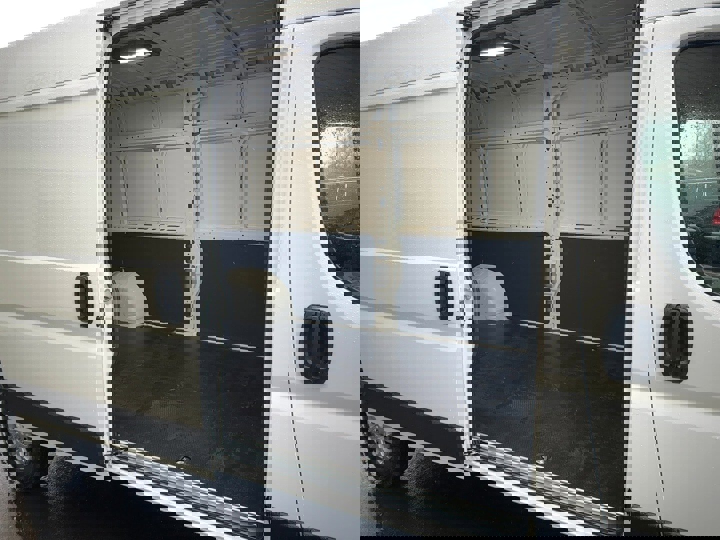 New 2025 RAM ProMaster 2500 w/ Quick Order Package 22G SLT image 11
