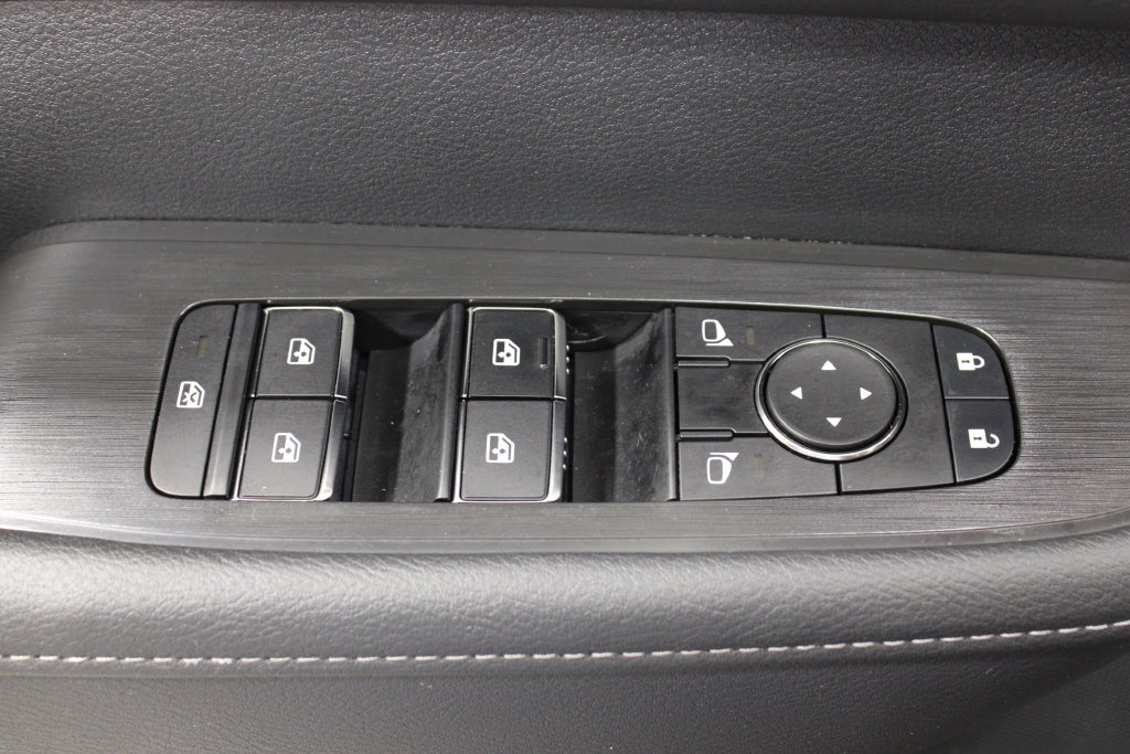 Used 2025 Nissan Armada SV RWD image 16