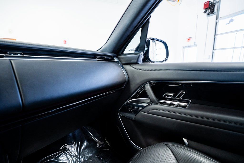 Used 2022 Land Rover Range Rover SE image 46
