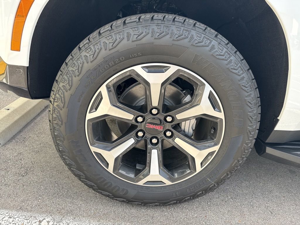 New 2026 GMC Yukon AT4 w/ LPO, Floor Liner Package image 38