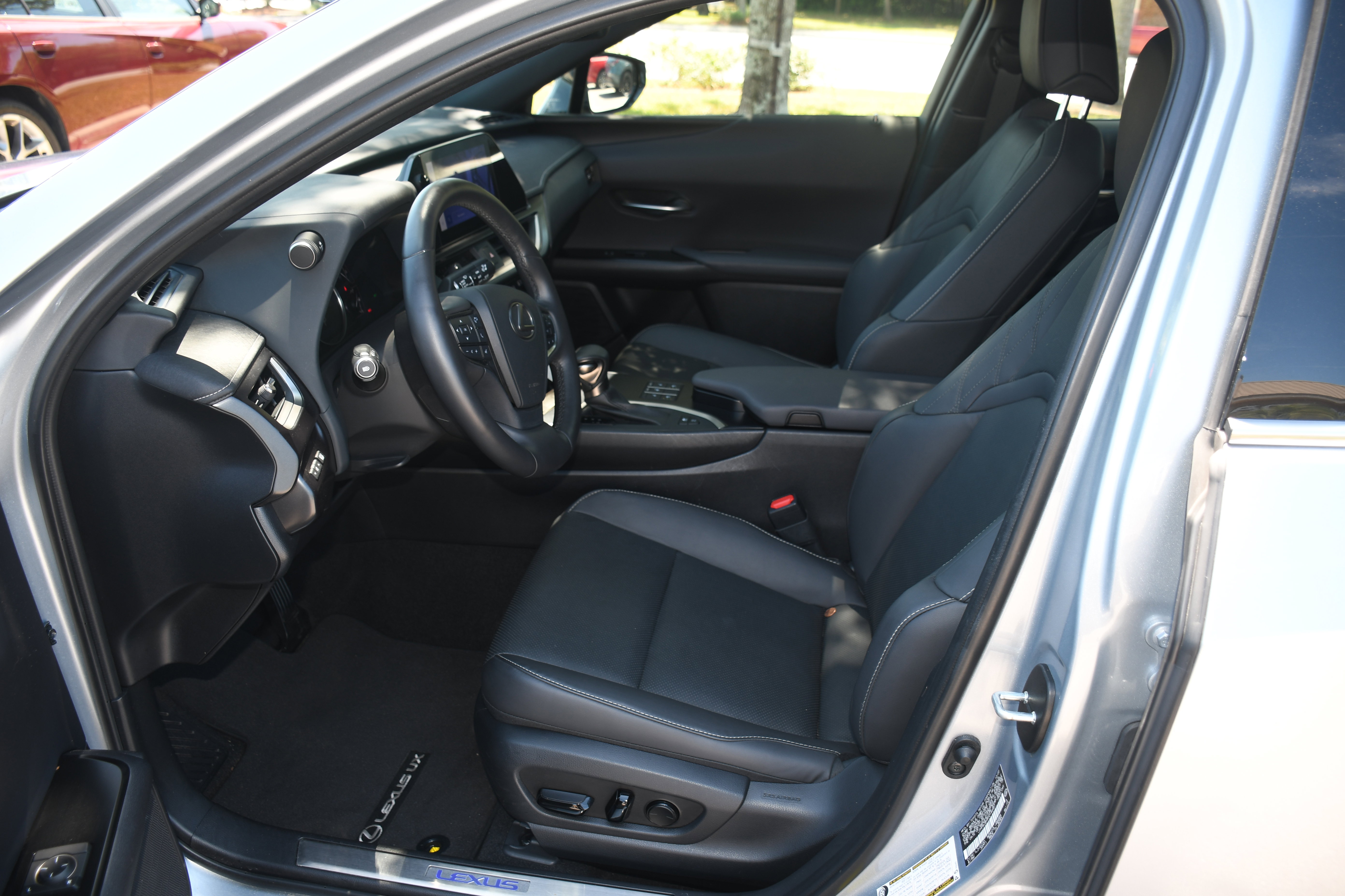 Used 2023 Lexus UX 250h FWD w/ Accessory Package (Z1) image 8