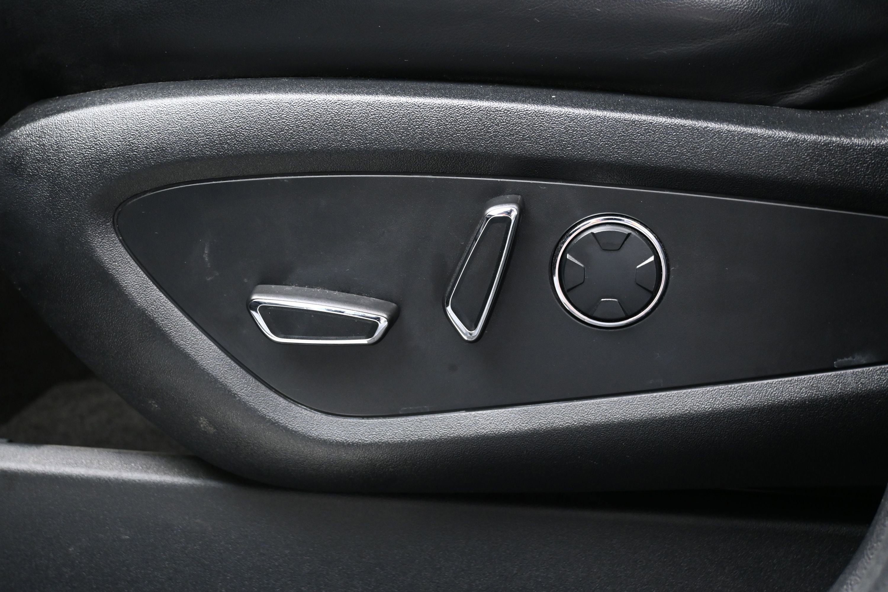 Used 2019 Lincoln MKC Select w/ Select Plus Package FWD image 10