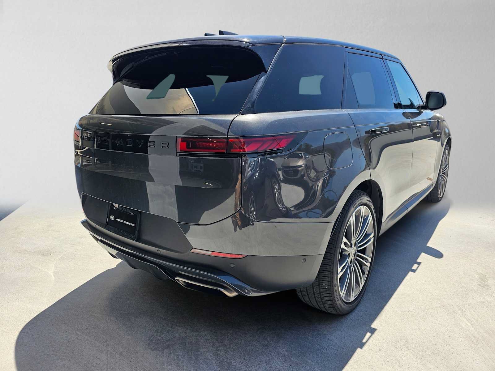 Used 2024 Land Rover Range Rover Sport SE AWD/4WD image 5