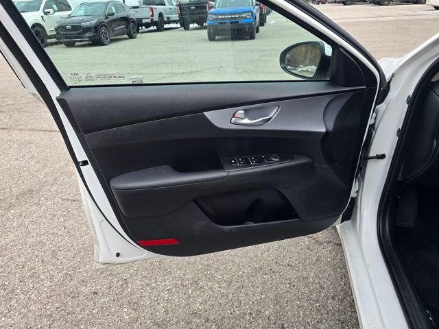 Used 2023 Kia Forte LXS image 9