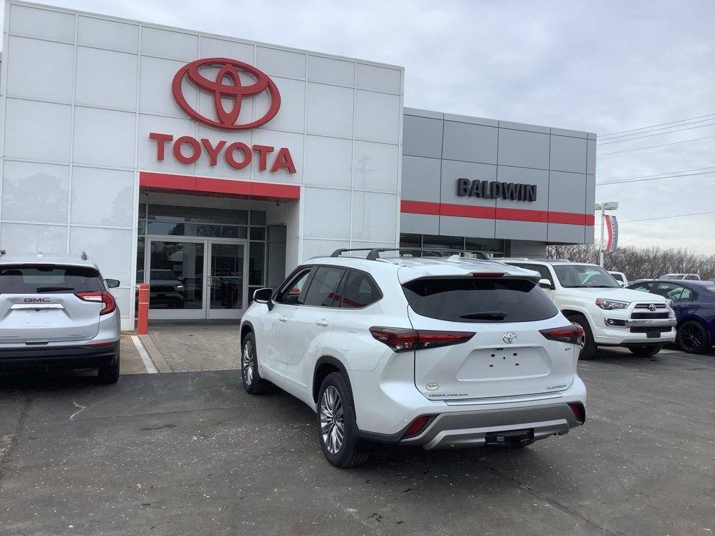 New 2026 Toyota Highlander Platinum image 5