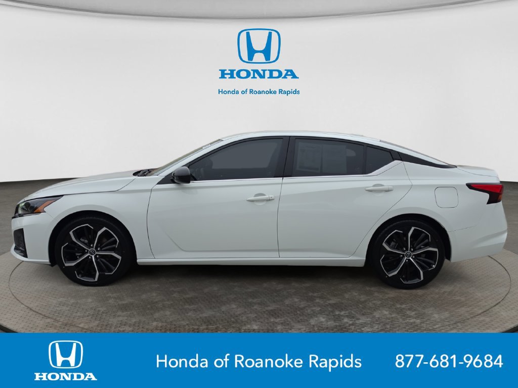 Used 2023 Nissan Altima 2.5 SR FWD image 2