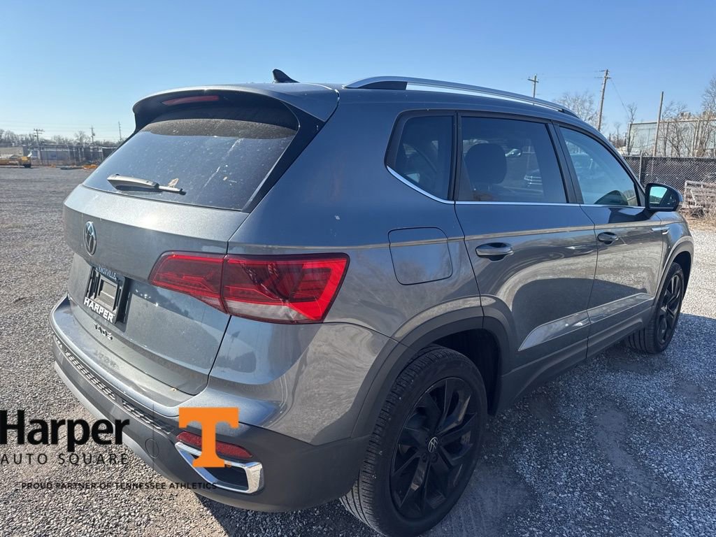Used 2023 Volkswagen Taos SE w/ Black Wheel Package image 5