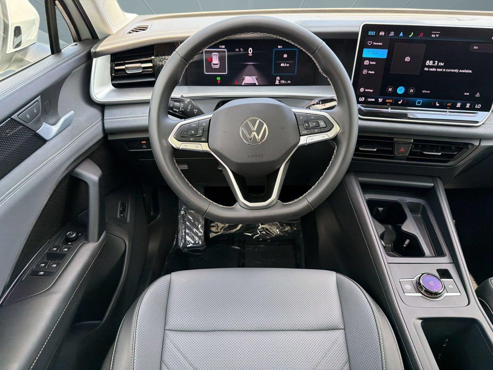 Used 2025 Volkswagen Tiguan SE AWD/4WD image 29