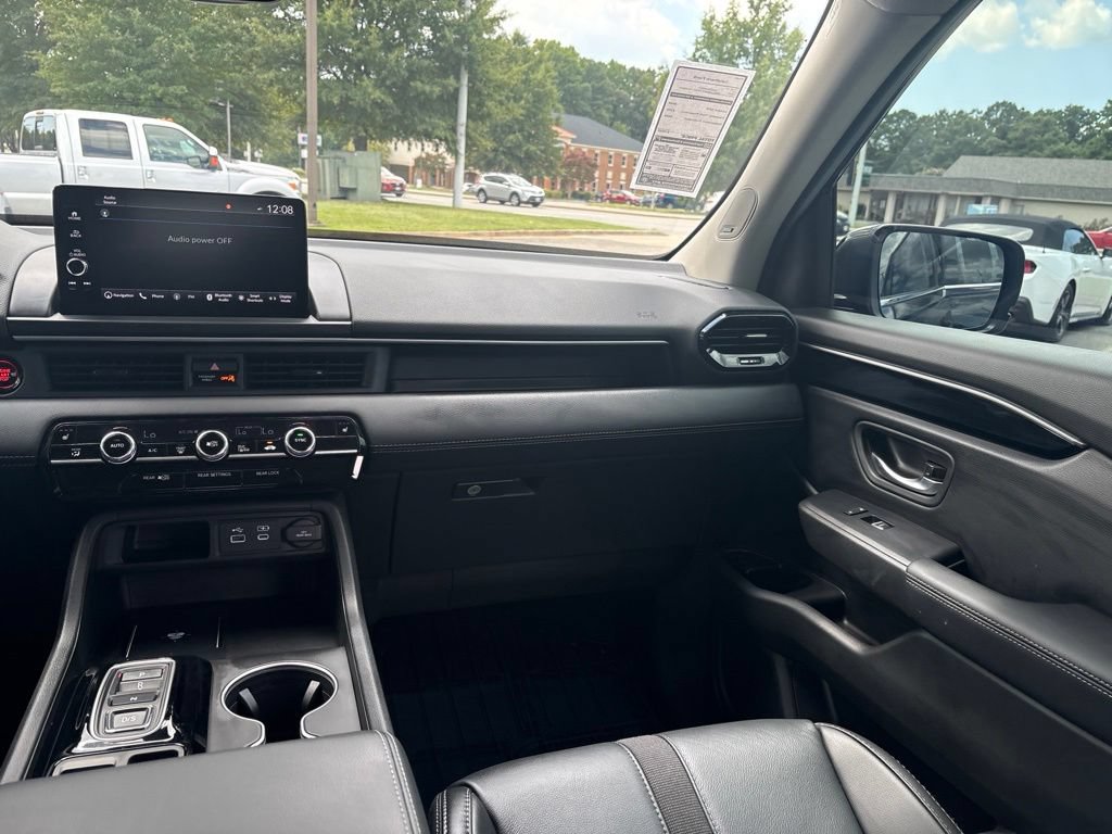 Used 2025 Honda Pilot Touring image 9