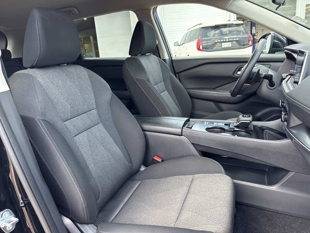 Used 2025 Nissan Rogue SV image 14