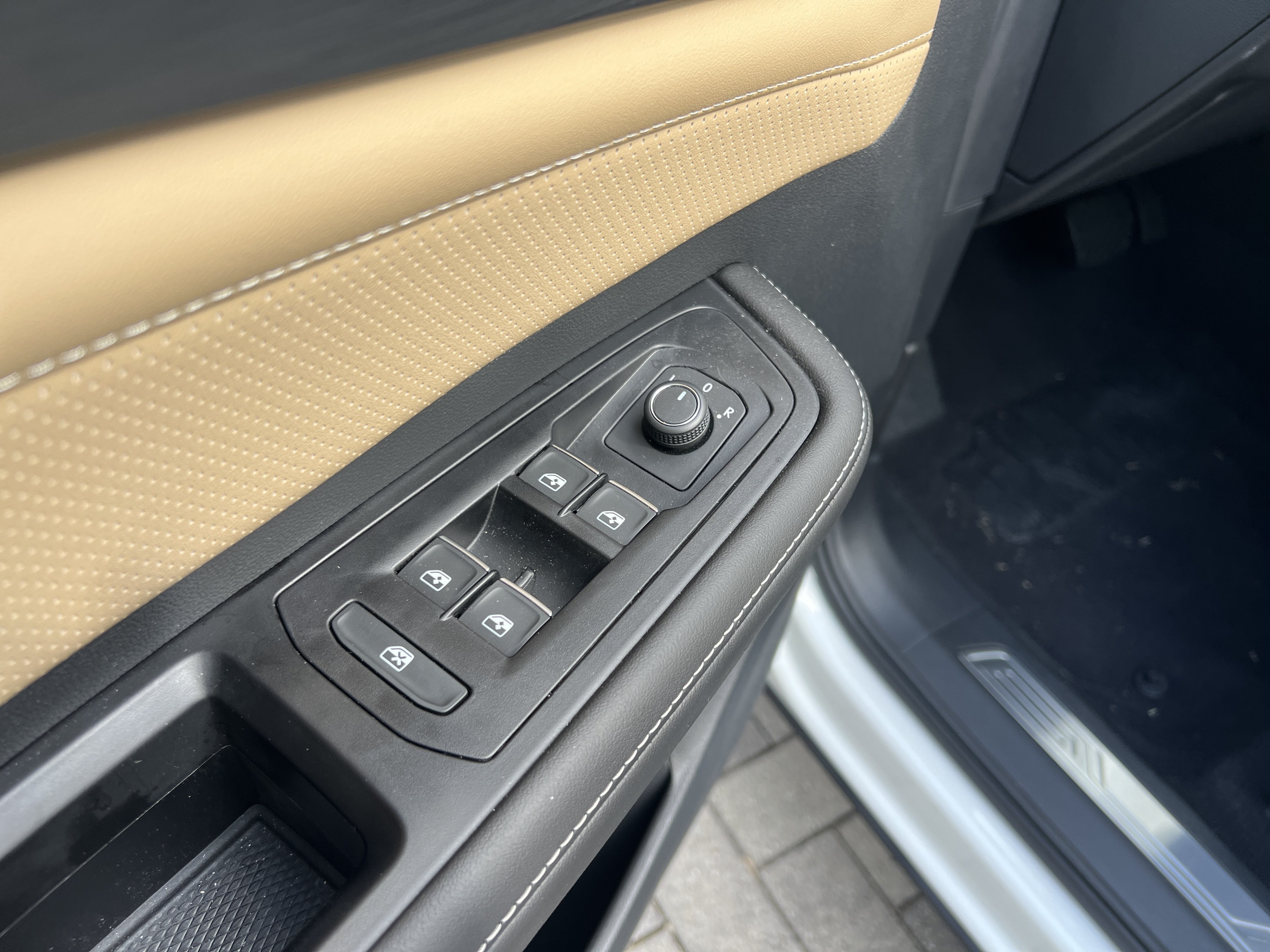 Certified 2026 Volkswagen Atlas Cross Sport SE FWD image 12