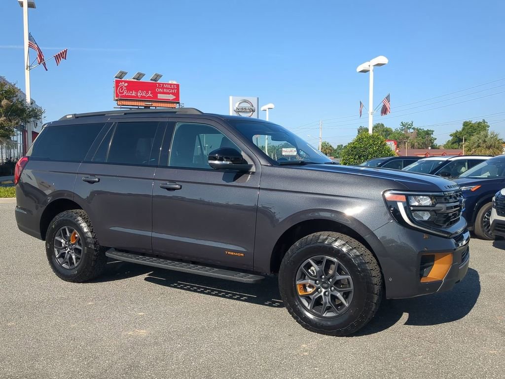 Used 2025 Ford Expedition Tremor AWD/4WD image 2