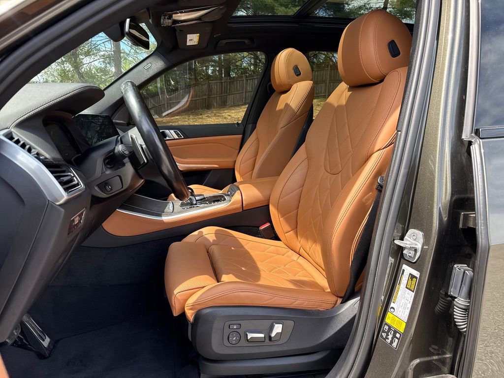 Used 2023 BMW X5 xDrive40i w/ M Sport Package image 11