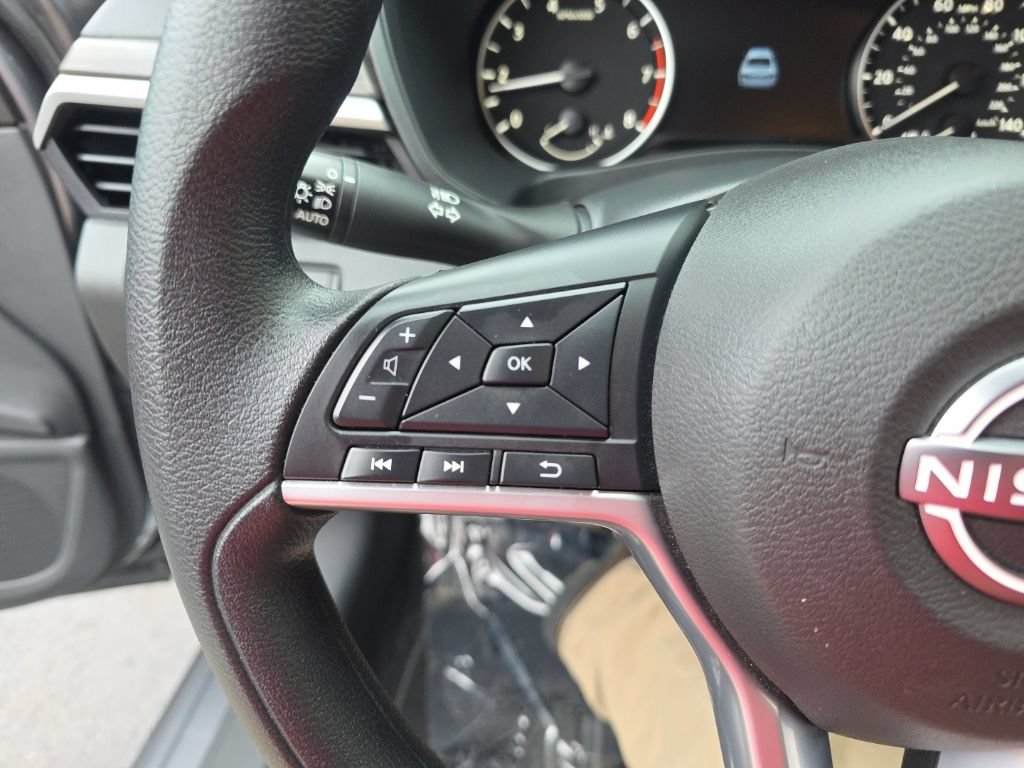 Used 2025 Nissan Altima 2.5 SV FWD image 15
