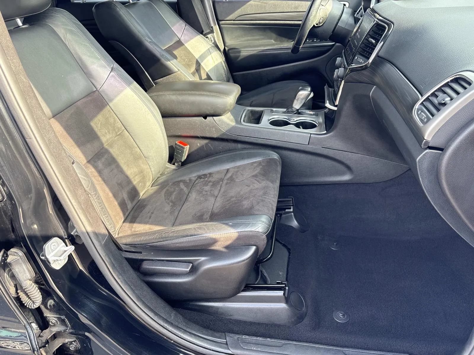 Used 2021 Jeep Grand Cherokee Laredo X AWD/4WD image 27