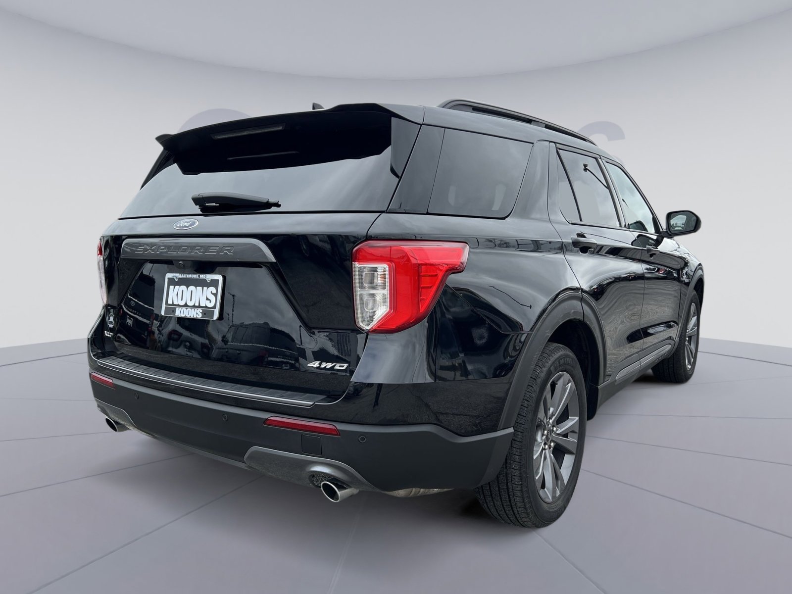 Certified 2023 Ford Explorer XLT w/ Equipment Group 202A image 5