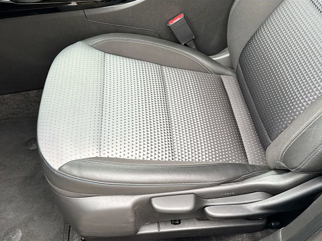 Used 2025 Chevrolet Trax LT w/ LT Convenience Package image 18