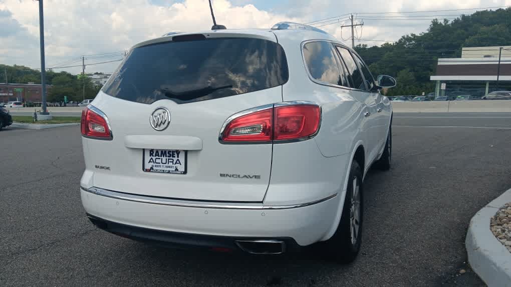 Used 2017 Buick Enclave Leather FWD image 4