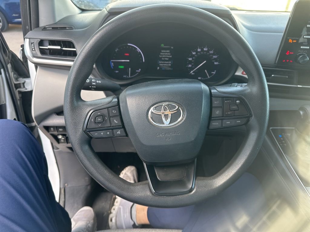 Used 2022 Toyota Sienna LE image 9