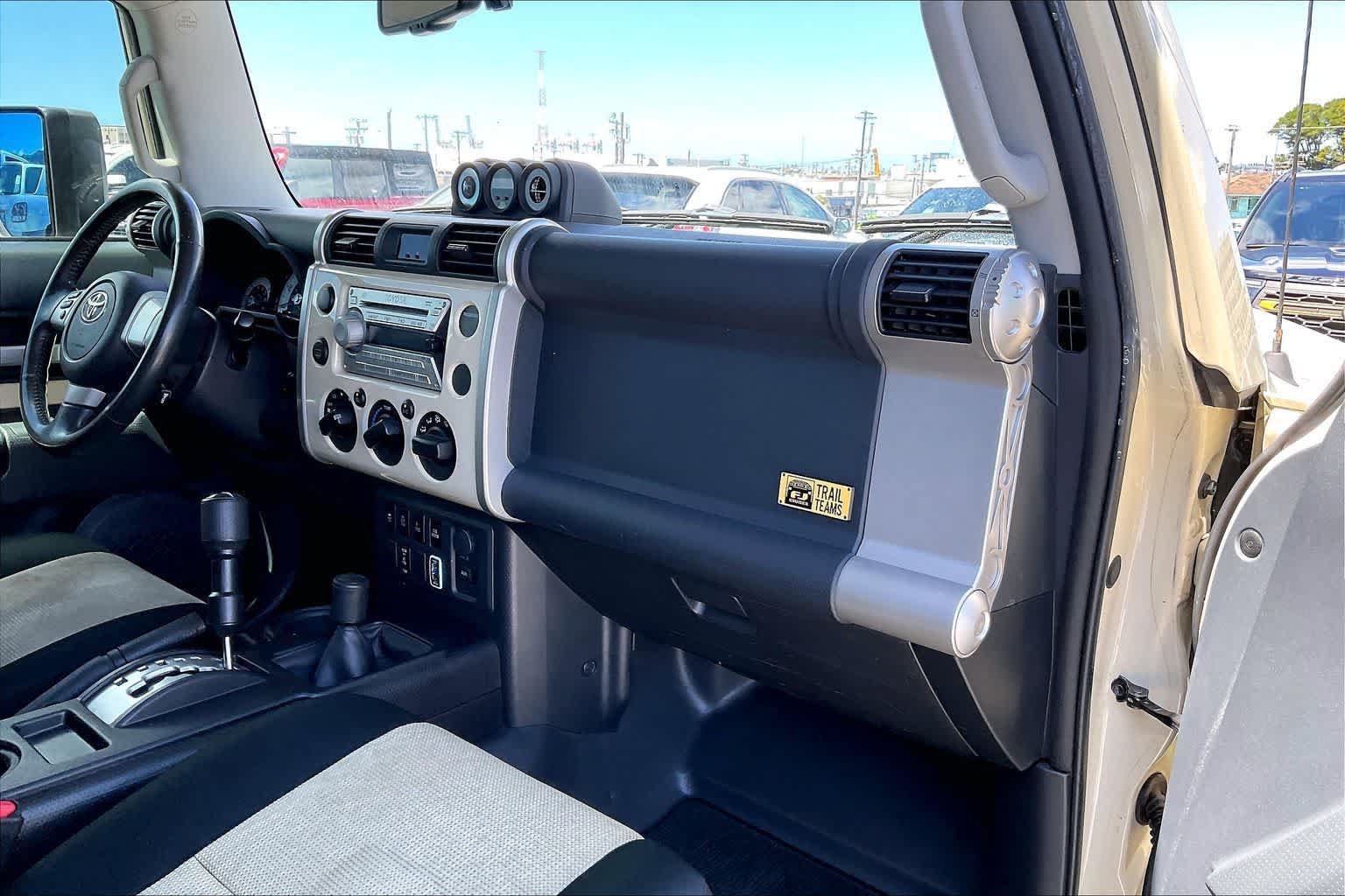 Used 2010 Toyota FJ Cruiser 4WD image 23