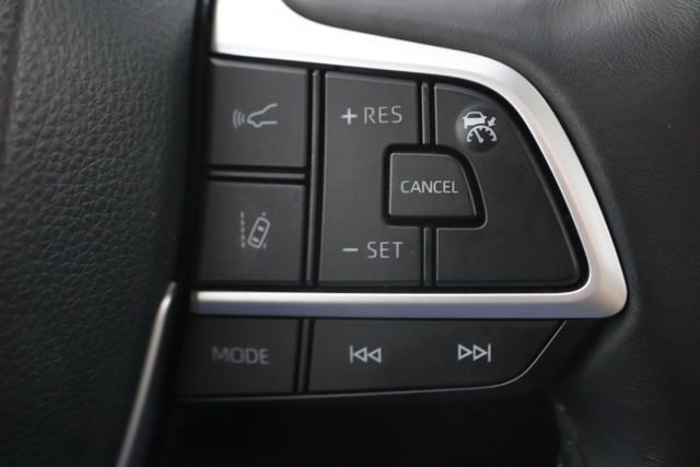 Used 2024 Toyota Highlander XLE AWD/4WD image 12